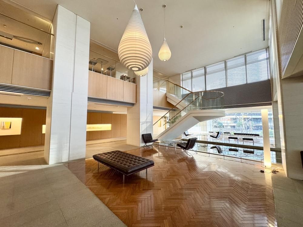 2LDK Apartment for Sale in Minato Ku, Tokyo - Thumbnail 2