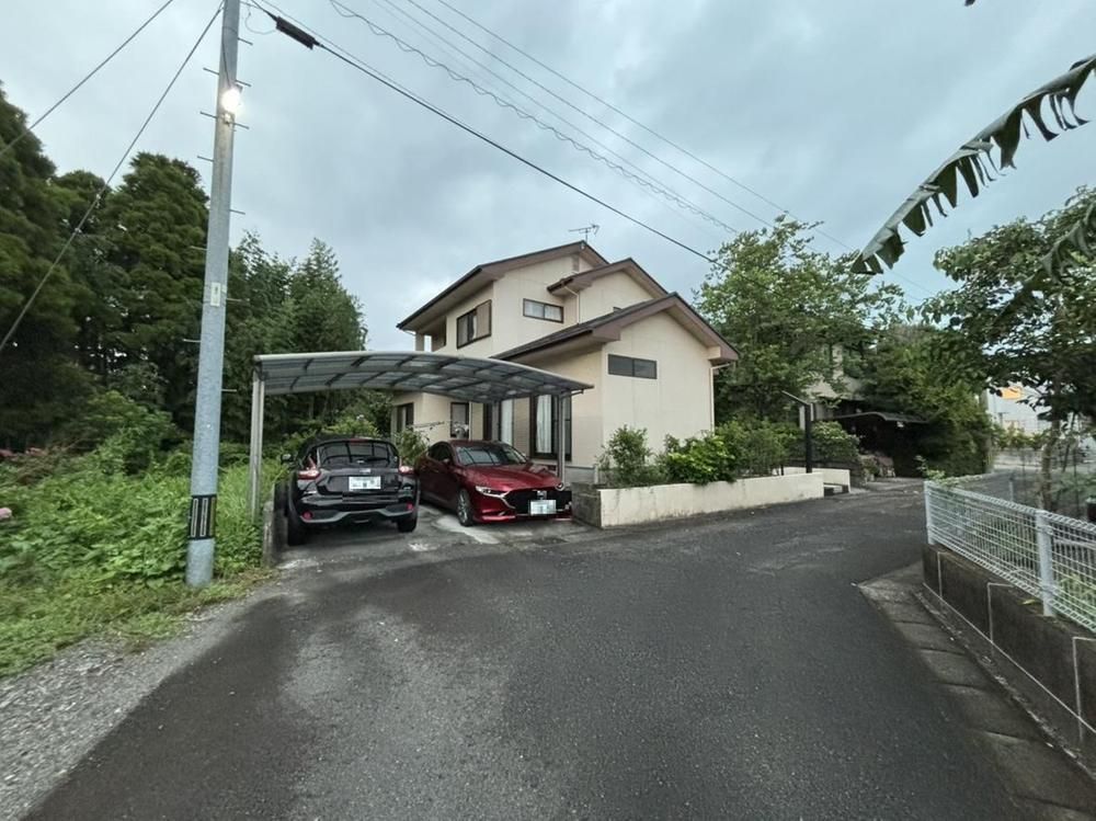 Spacious 5LDK House on Corner Lot in Tsukimigaoka, Miyazaki - Thumbnail 2