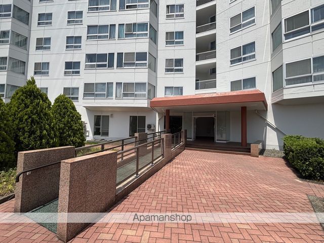 Miyanomori Grand Heights Apartments in Sapporo Chuo Ward - Thumbnail 3