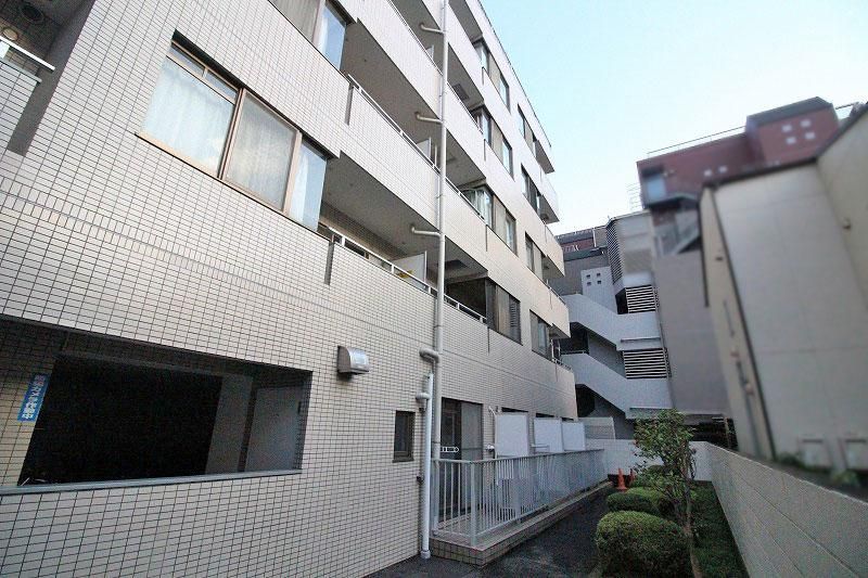 Sunpia Ukima-Funado 2DK Apartment for Sale in Itabashi, Tokyo - Thumbnail 2