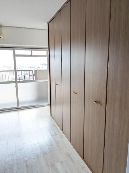 Renovated 3LDK Top-Floor Apartment in Higashiosaka - Thumbnail 4