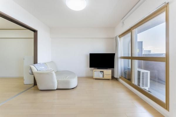 Renovated 3LDK Apartment for Sale in Sapporo's Atsubetsu Ward - Thumbnail 3