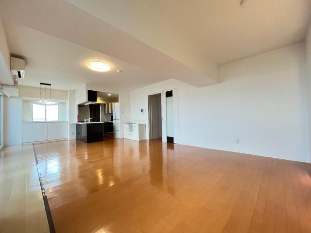 2LDK Apartment for Sale in Okinawa City, Okinawa Prefecture - Thumbnail 4
