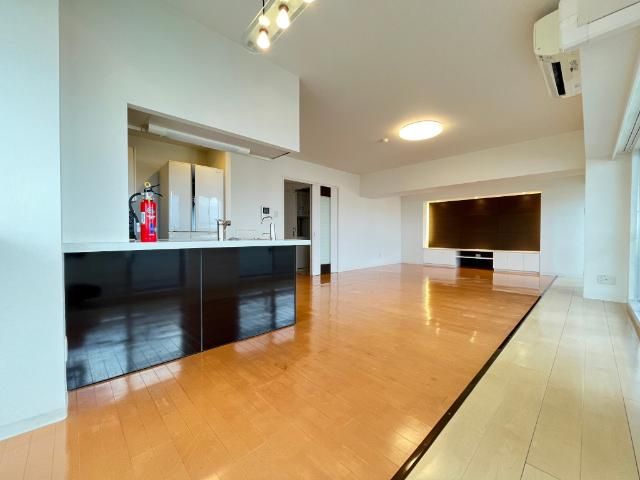 2LDK Apartment for Sale in Okinawa City, Okinawa Prefecture - Thumbnail 3