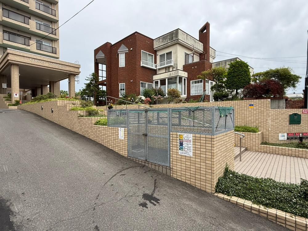4LDK Apartment for Sale in Toyohira, Sapporo - 86m2 - Thumbnail 2