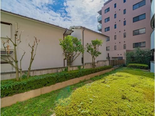 1LDK Apartment for Sale in Minami Aoyama, Minato-ku - Thumbnail 3