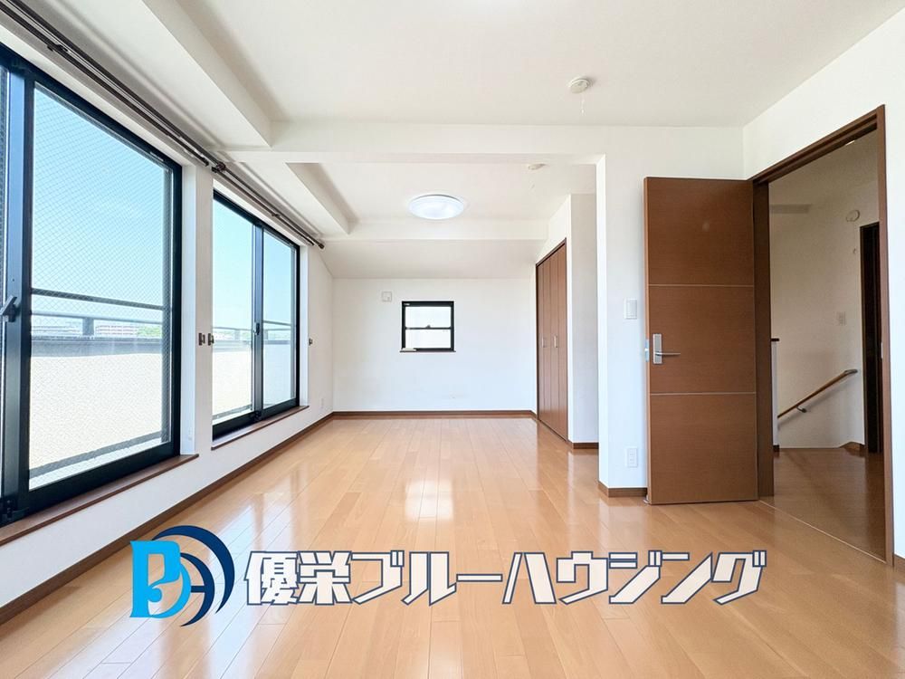 4LDK House for Sale in Honmoku-Manzaka, Yokohama - Thumbnail 2