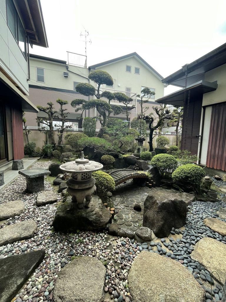 7LDK House on 567m2 Corner Lot in Daito, Osaka - Thumbnail 4