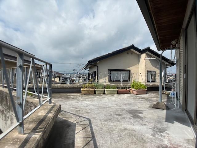 Reinforced Concrete House in Tsukimigaoka, Miyazaki City - Thumbnail 2