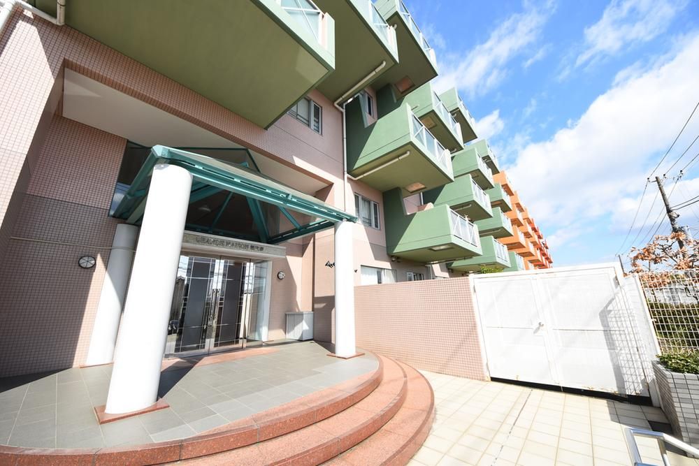 Grand Maison Asahina 3LDK Apartment with Terrace in Yokohama - Thumbnail 2