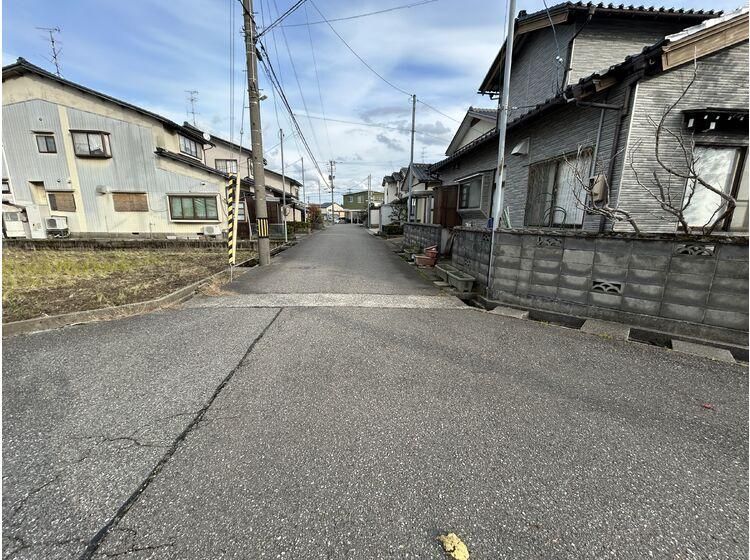 6DK Detached House for Sale in Nonoichi City, Ishikawa - Thumbnail 2