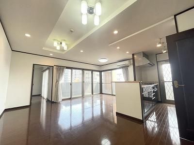 4LDK Apartment for Sale Near JR Suizenji Station, Kumamoto - Thumbnail 2