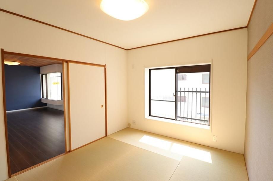 Renovated 3LDK Apartment for Sale in Chigasaki, Kanagawa - Thumbnail 4