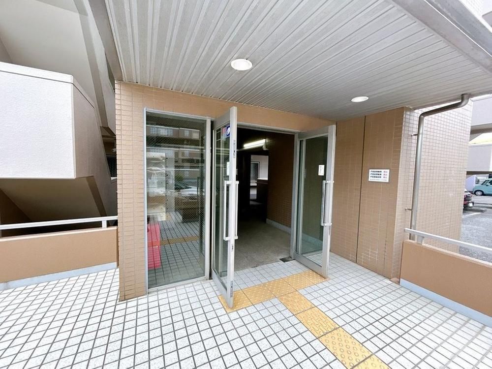 3LDK 79m² Apartment in Shimizu Ward, Shizuoka City - Thumbnail 2