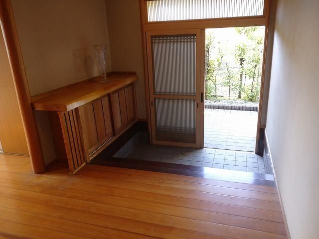 Palace Carpenter Handcrafted Kominka-Style House in Kitakyushu - Thumbnail 4