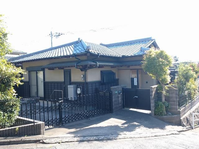 Palace Carpenter Handcrafted Kominka-Style House in Kitakyushu - Thumbnail 2