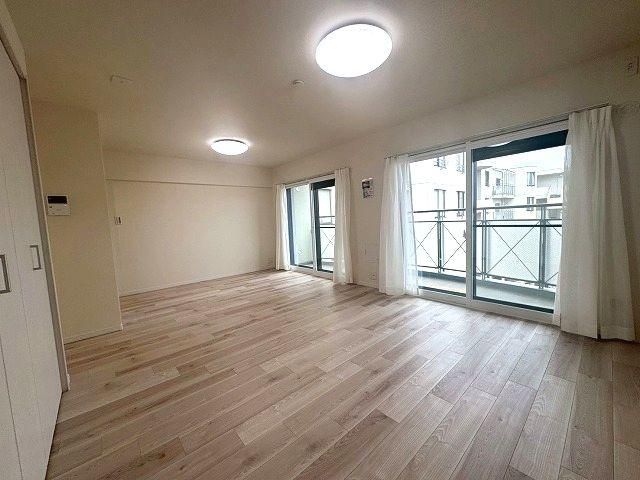 Renovated 3LDK Apartment for Sale in Hakata Ward, Fukuoka - Thumbnail 3