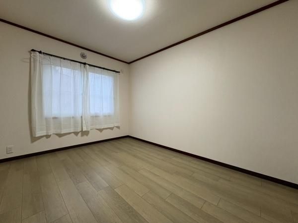 Renovated 3LDK Apartment for Sale in Otaru City, Hokkaido - Thumbnail 4