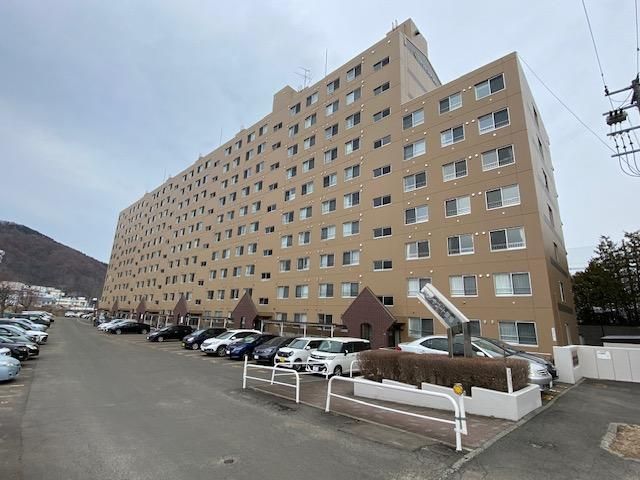Renovated 3LDK Apartment in Minami-ku, Sapporo for Sale - Thumbnail 2
