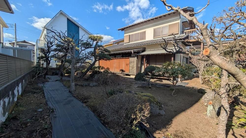 5LDK+2S Detached House in Hadano with Large 150 Tsubo Lot - Thumbnail 2