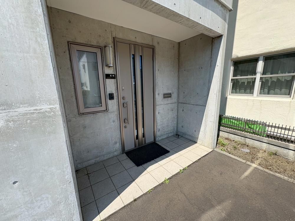 5LDK House in Ebetsu, Hokkaido with Large Garden and Home Elevator - Thumbnail 3
