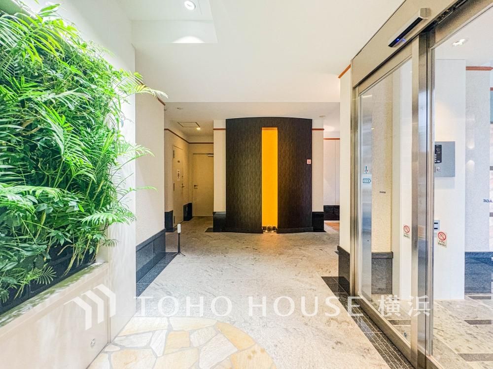 2LDK Apartment for Sale in Nishi Ward, Yokohama near Nishi-Yokohama Station - Thumbnail 2