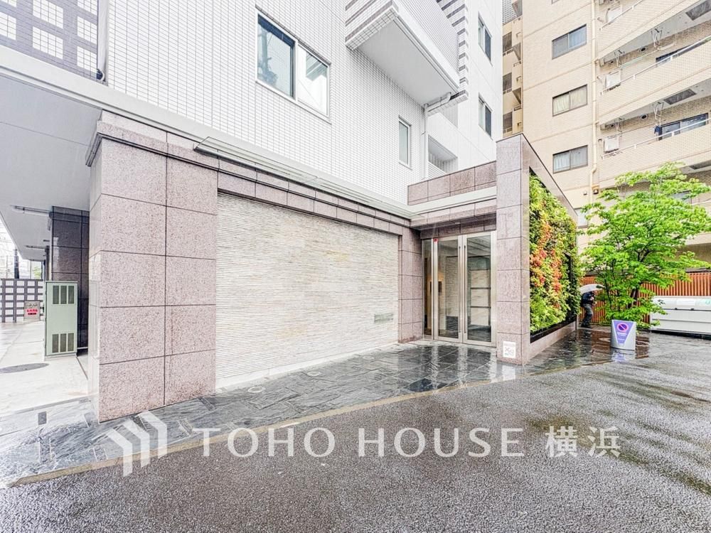 2LDK Apartment for Sale in Nishi Ward, Yokohama near Nishi-Yokohama Station - Thumbnail 3