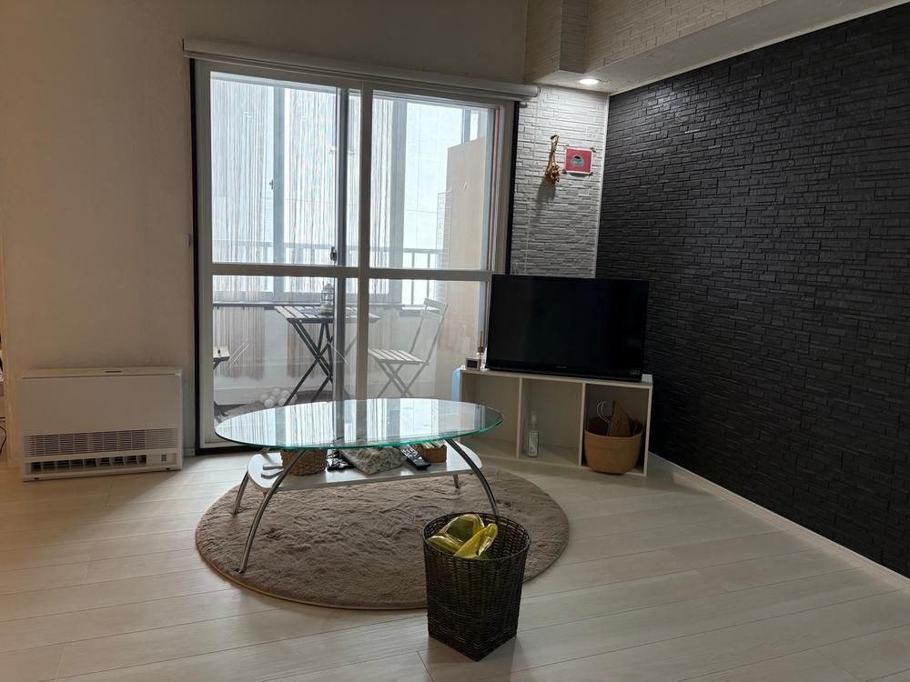 Renovated 1LDK Apartment in Toyohira-ku, Sapporo for 9.8 Million Yen - Thumbnail 3