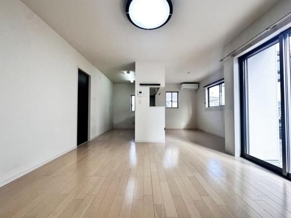 4LDK House for Sale in Hachioji, Tokyo with 2 Car Parks - Thumbnail 4