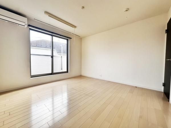 4LDK House for Sale in Hachioji, Tokyo with 2 Car Parks - Thumbnail 3
