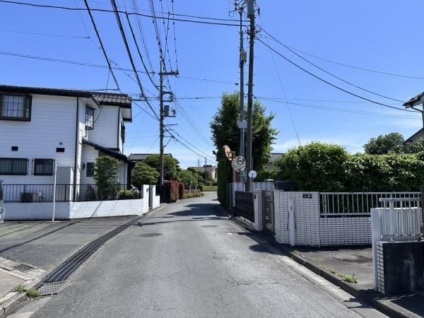 5LDK+S Detached House with Large Garden in Hamura, Tokyo - Thumbnail 2
