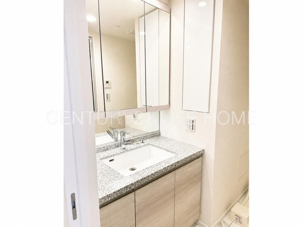 New 2LDK Apartment for Sale Near Yokohama Station - Thumbnail 4
