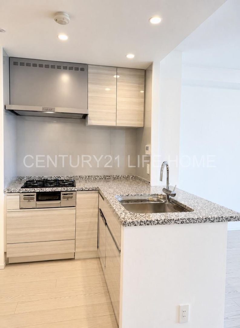 New 2LDK Apartment for Sale Near Yokohama Station - Thumbnail 3