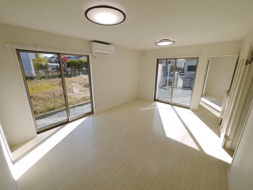 Renovated 4LDK+S House in Sendai's Miyagidai with 74 Tsubo Land - Thumbnail 3