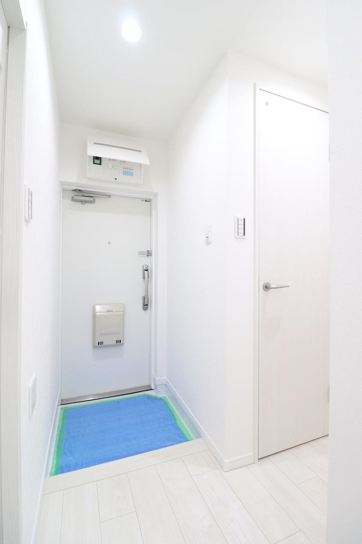 2LDK Fully Renovated Apartment in Isogo, Yokohama - Thumbnail 2