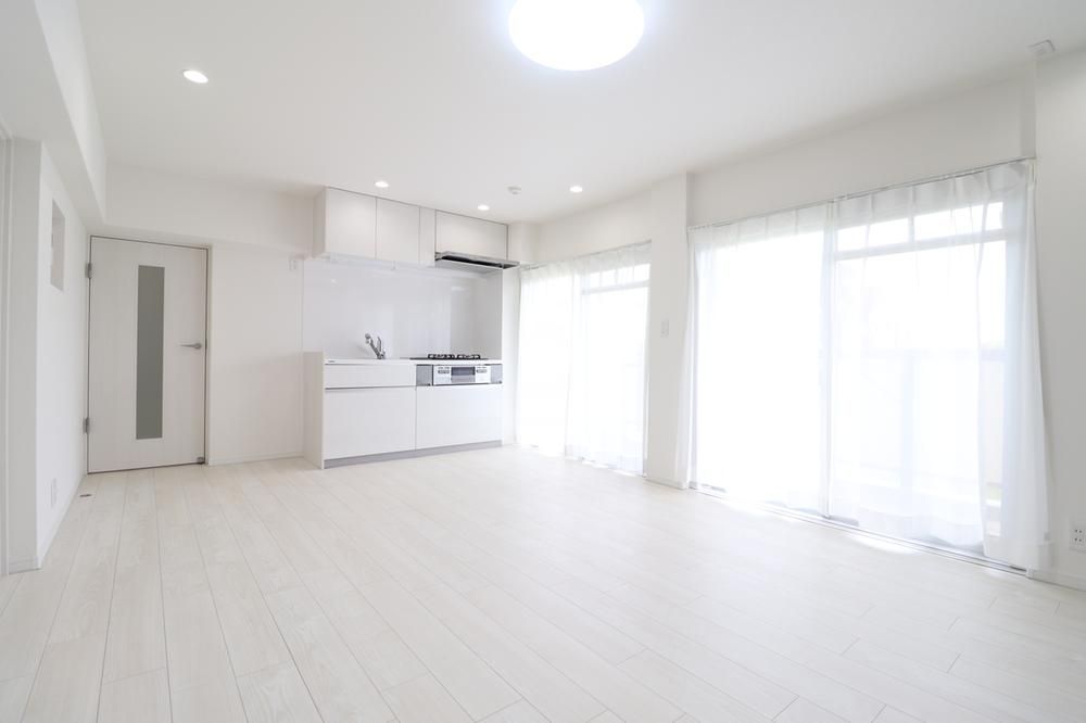 2LDK Fully Renovated Apartment in Isogo, Yokohama - Thumbnail 4