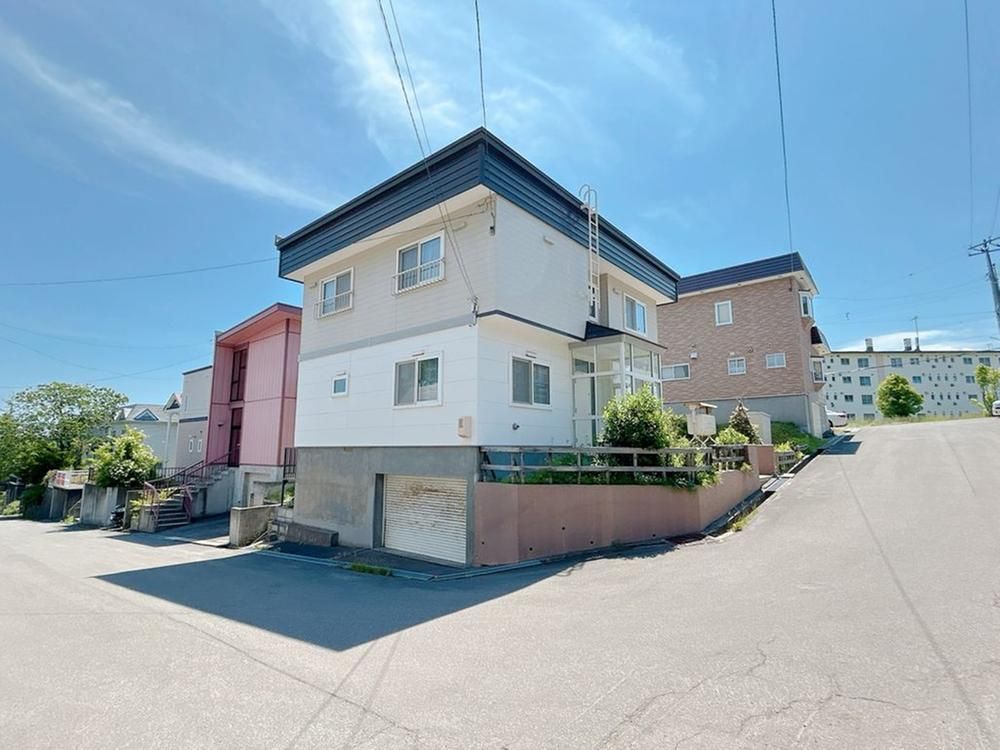 5LDK House with Ocean View in Otaru, Hokkaido - 8.99 Million Yen - Thumbnail 2