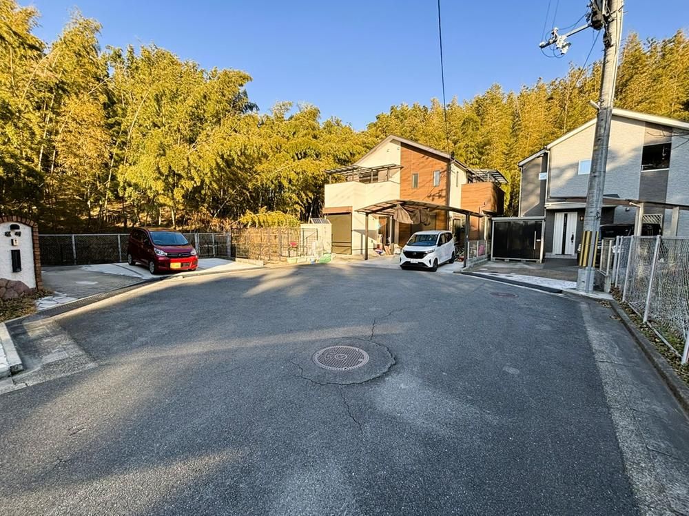 4LDK+2S House for Sale in Yawata, Kyoto - 105.99 sqm - Thumbnail 2