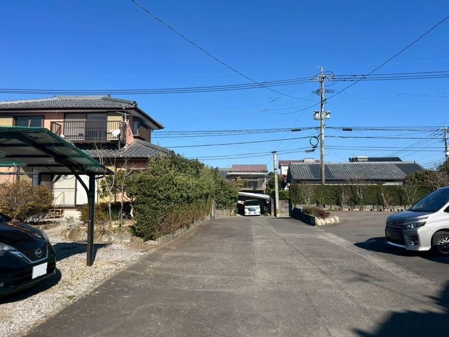 4LDK House for Sale in Miyazaki City with Large 110 Tsubo Garden - Thumbnail 3
