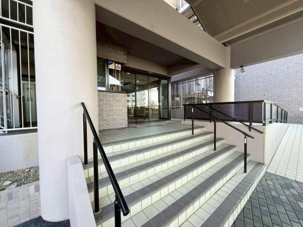 Renovated 2LDK Apartment in Sendai Miyagino 65.75m² - Thumbnail 2