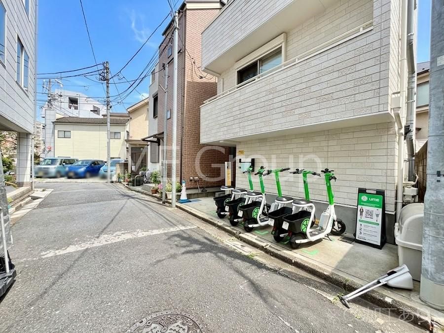 Modern 2LDK House for Sale in Shinjuku, Tokyo - Thumbnail 3