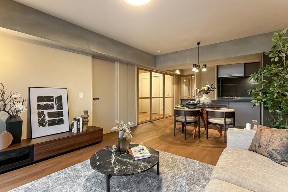 Renovated 3LDK Apartment in Minami Aoyama, Tokyo - Thumbnail 4
