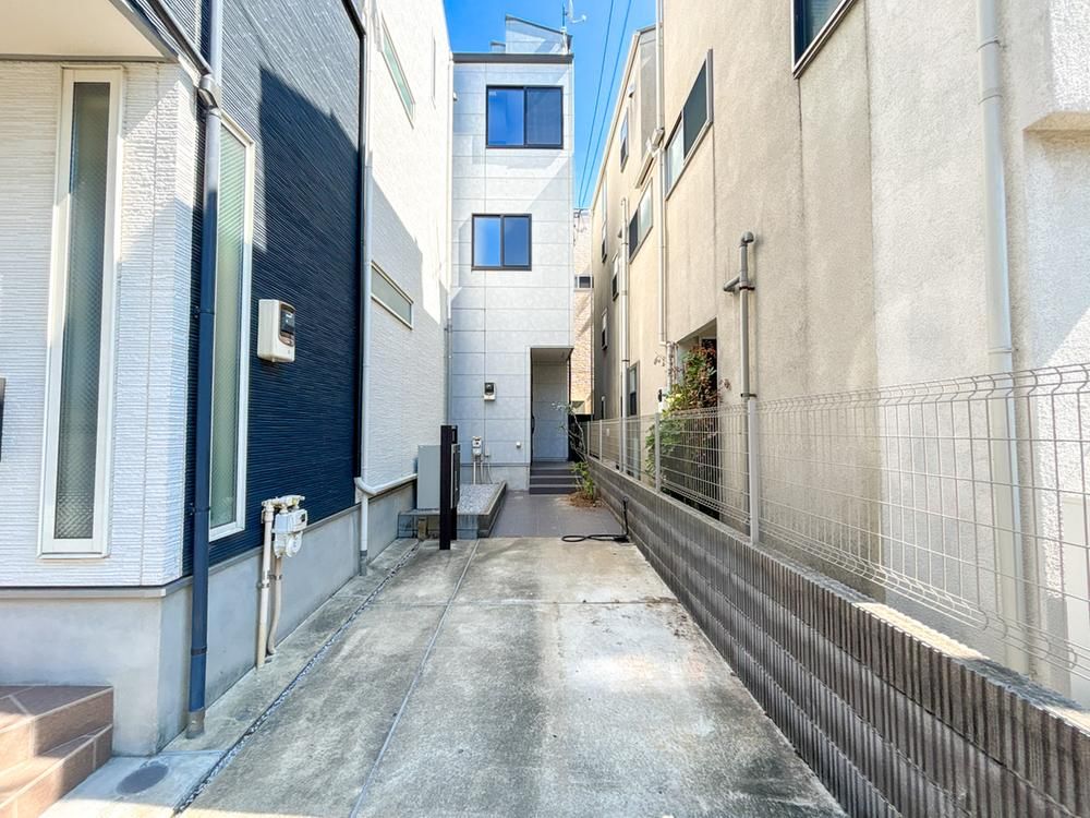 3LDK Modern House for Sale in Shibuya, Tokyo - Thumbnail 3