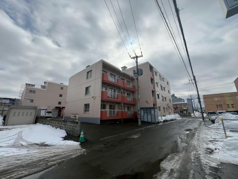 Renovated 2LDK Apartment for Sale in Sapporo Nishi Ward - Thumbnail 2
