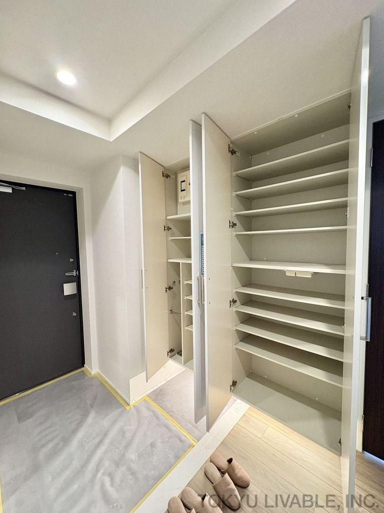 Renovated 4LDK Apartment Near Kikusui Station, Sapporo - Thumbnail 3