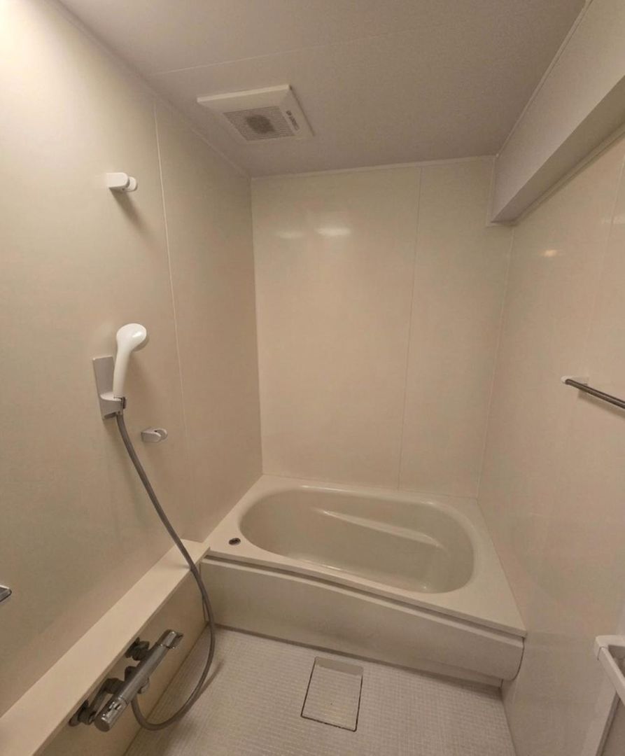3LDK Apartment for Sale Near Yokohama Station, Kanagawa - Thumbnail 3