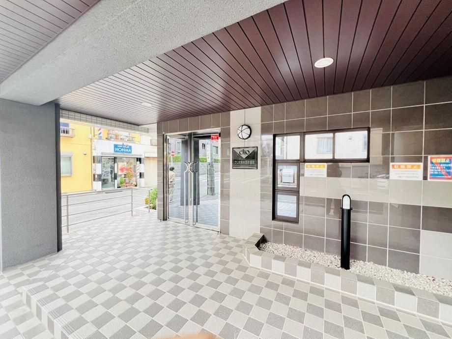 Renovated 2LDK Apartment Near Minami-Rinkan Station - Thumbnail 4