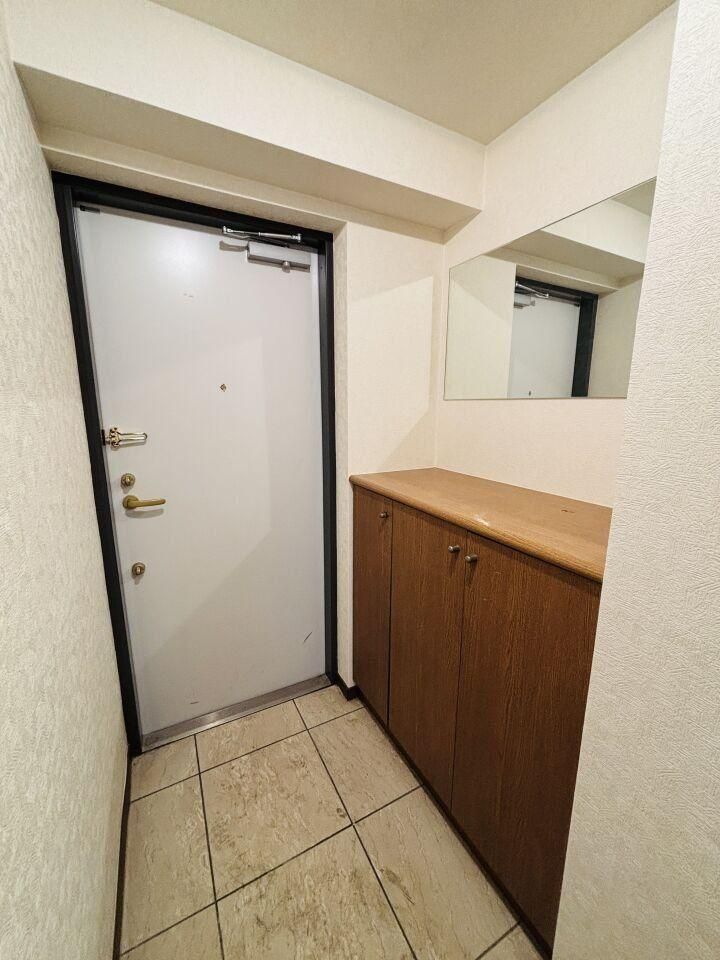 Renovated 2LDK Apartment Near Minami-Rinkan Station - Thumbnail 3