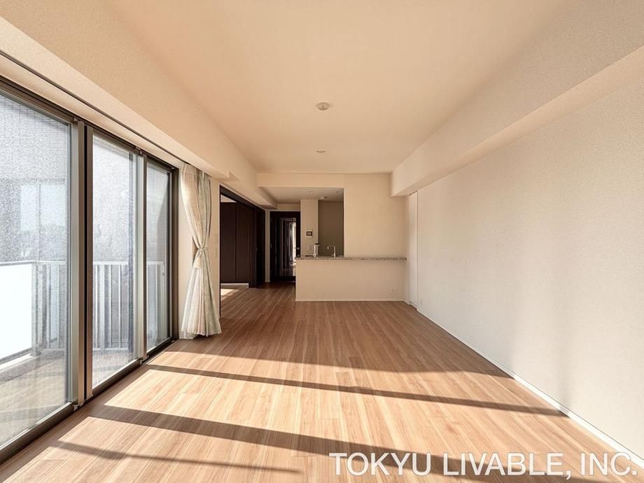 Proud Ichigaya Minamicho Diage 3LDK Apartment in Shinjuku, Tokyo - Thumbnail 2
