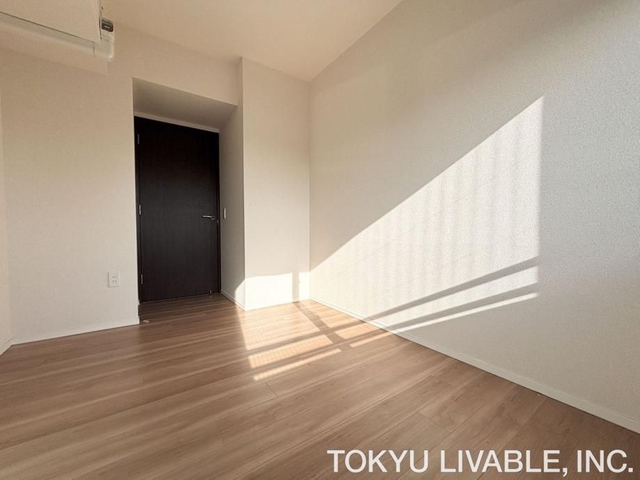Proud Ichigaya Minamicho Diage 3LDK Apartment in Shinjuku, Tokyo - Thumbnail 4